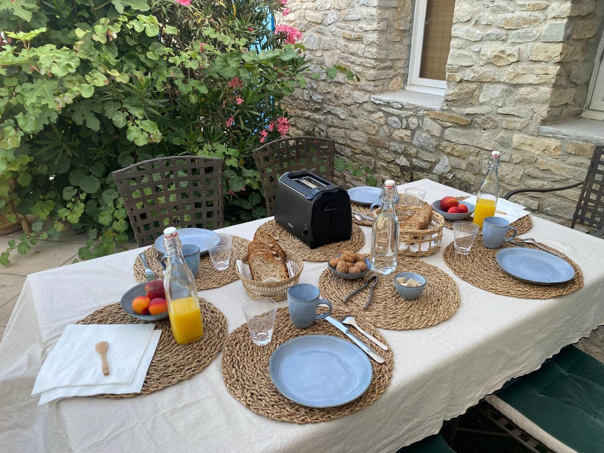 Le Patio Aux Oiseaux Bed & Breakfast La Ciotat Exterior photo