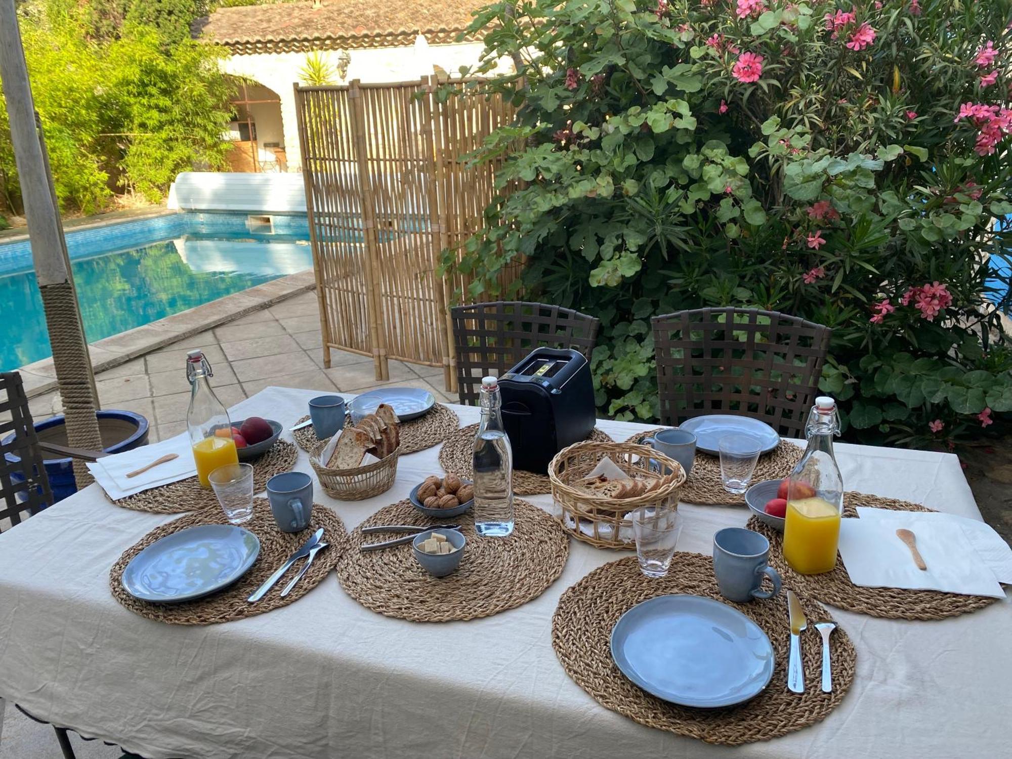 Le Patio Aux Oiseaux Bed & Breakfast La Ciotat Exterior photo